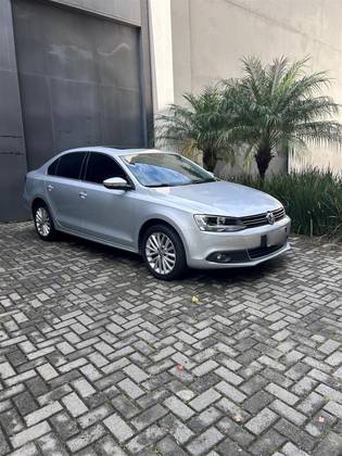 VOLKSWAGEN JETTA 2.0 TSI HIGHLINE 200CV GASOLINA 4P TIPTRONIC
